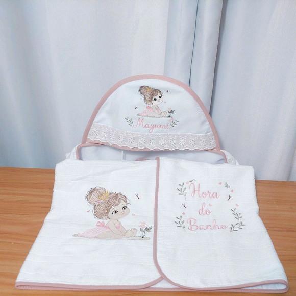 Toalha com Capuz Premium Luxo Menina Bonequinha Bordado