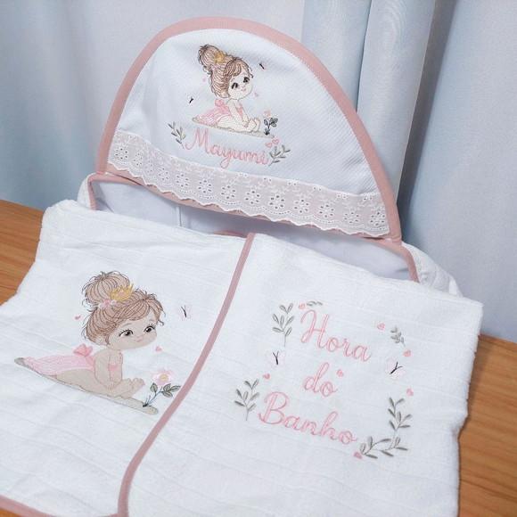 Toalha com Capuz Premium Luxo Menina Bonequinha Bordado