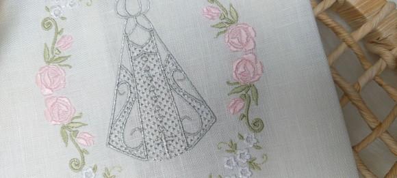 Toalha Linho Batizado Nossa Senhora Bordada