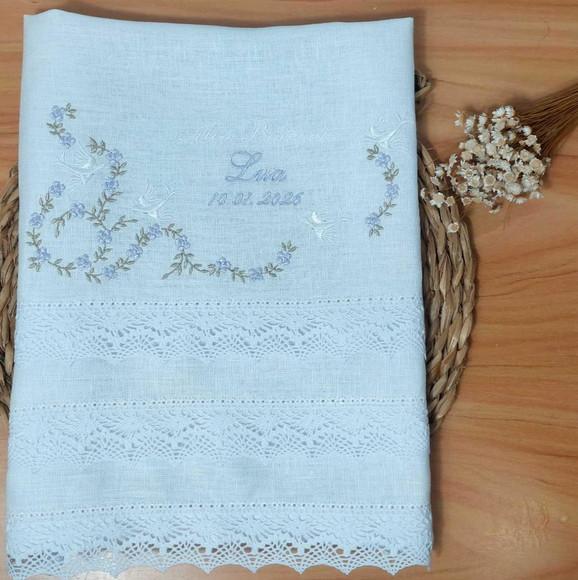 Toalha Linho Delicado Batizado Bordado Floral com Pomba