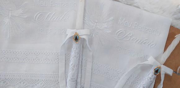 Toalha Linho Espírito Santo Nossa Senhora + Vela Batizado