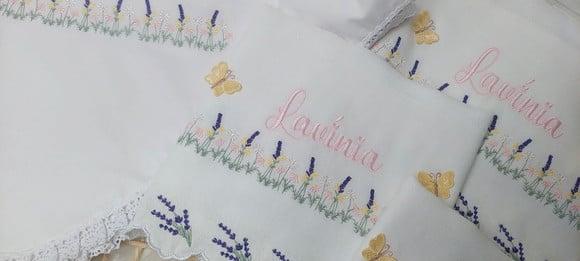 Kit Cueiro 400 Fios e Fraldas Barra Bordada Floral Lavanda