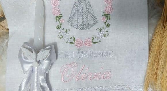 Toalha Batizado Linho Nossa Senhora Delicado + Vela