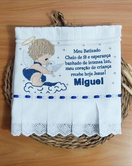 Toalha bordada batizado