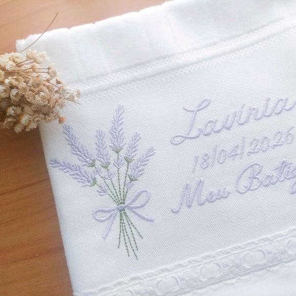 Toalha Bordada Batizado Ramos de Lavanda Delicado