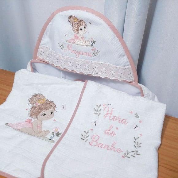 Toalha com Capuz Premium Luxo Menina Bonequinha Bordado