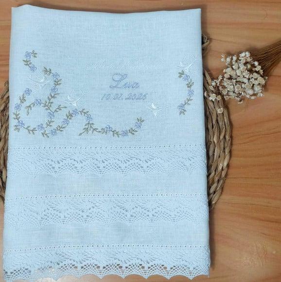 Toalha Linho Delicado Batizado Bordado Floral com Pomba