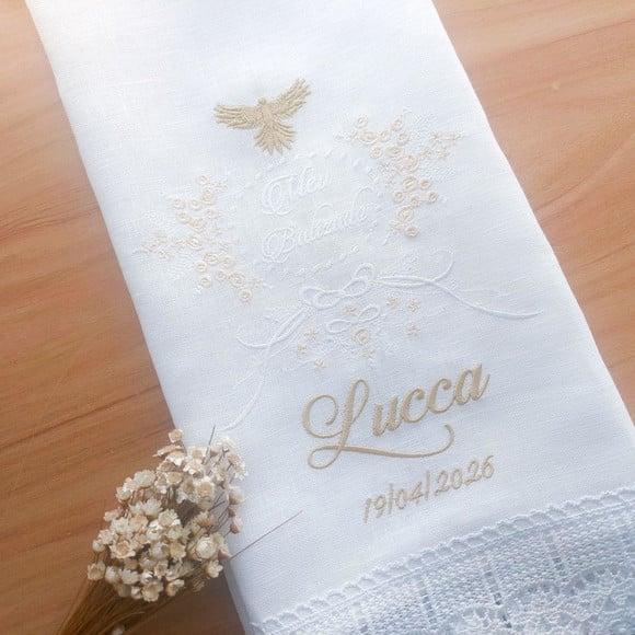 Toalha Linho Delicado Batizado Floral Pomba Bordado