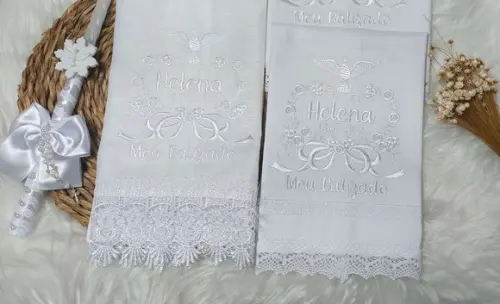 Kit Batizado Toalha Linho + Fralda de Boca e Ombro + Vela