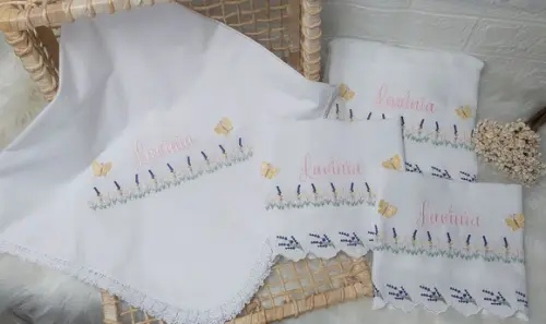 Kit Cueiro 400 Fios e Fraldas Barra Bordada Floral Lavanda