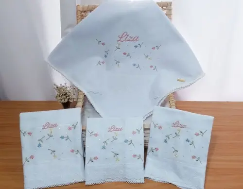 Kit Enxoval Bebê com Manta Pompom Mabber e Fraldas Voil Luxo