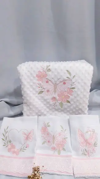 Kit Fraldas e Manta/ Cobertor Bordada para Bebês Floral