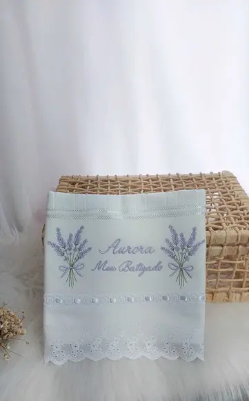 Toalha Batizado Bordada Ramos de Lavanda