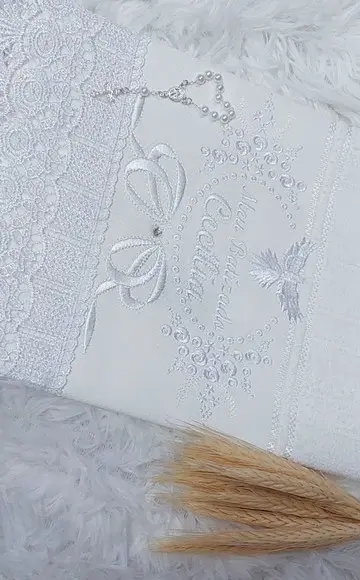Toalha Batizado Floral Espírito Santo Bordado Branco