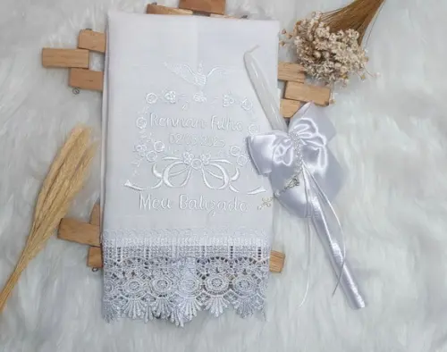 Toalha Batizado Linho Espírito Santo Floral Delicado + Vela