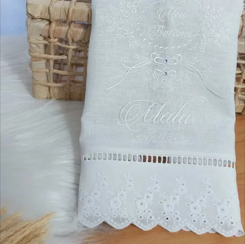 Toalha Batizado Linho Floral Delicado Bordada