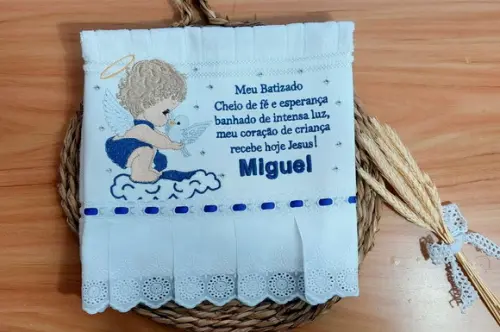 Toalha bordada batizado