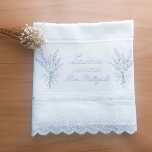 Toalha Bordada Batizado Ramos de Lavanda Delicado