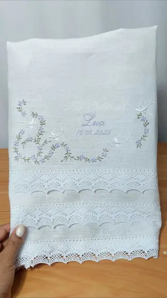 Toalha Linho Delicado Batizado Bordado Floral com Pomba