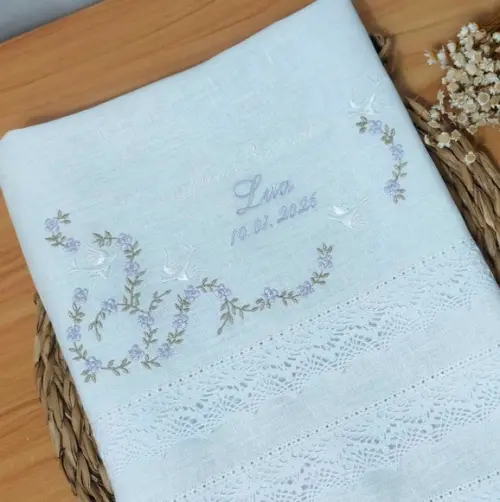 Toalha Linho Delicado Batizado Bordado Floral com Pomba