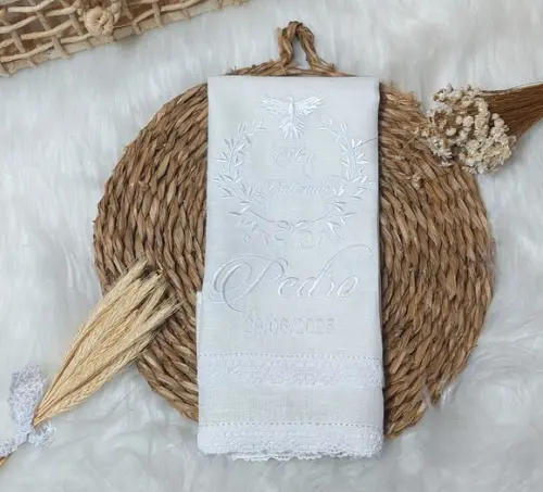 Toalha Linho Delicado Floral Batizado Bordado