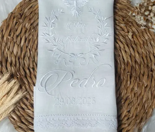 Toalha Linho Delicado Floral Batizado Bordado