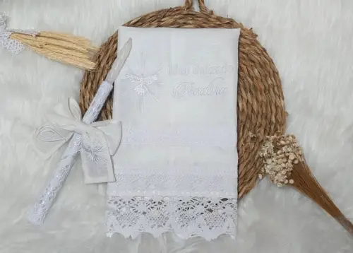 Kit Batizado Toalha Linho + Fralda de Boca e Ombro + Vela