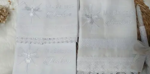 Kit Batizado Toalha Linho + Fralda de Boca e Ombro + Vela