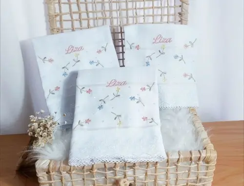 Kit Enxoval Bebê com Manta Pompom Mabber e Fraldas Voil Luxo