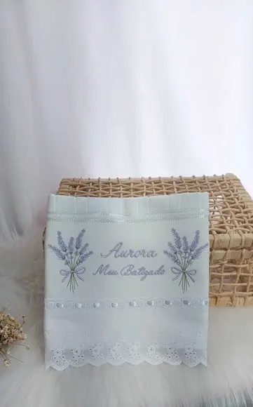 Toalha Batizado Bordada Ramos de Lavanda