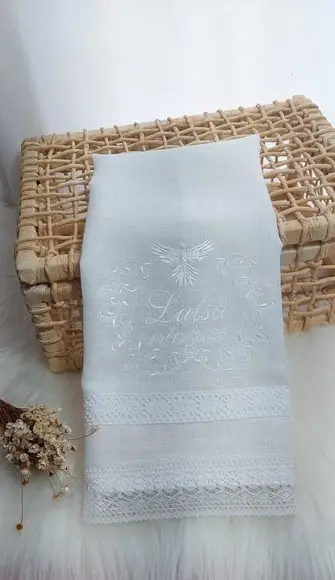 Toalha Batizado Linho Delicado Bordada