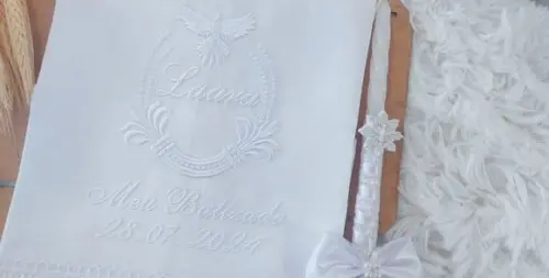 Toalha Batizado Linho Espírito Santo Branco Delicado + Vela