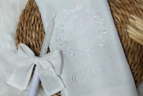 Toalha Batizado Linho Espírito Santo Delicado + Vela