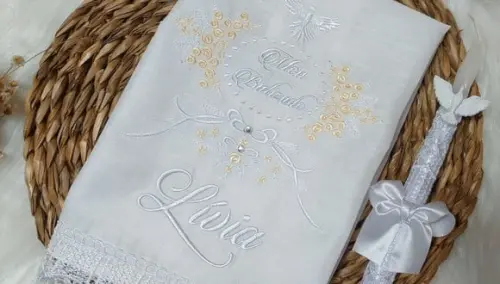 Toalha Batizado Linho Floral e Pomba Off White com Br + Vela
