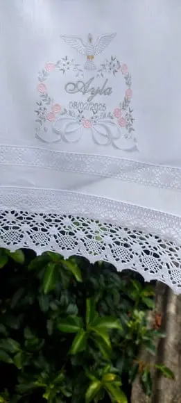 Toalha Batizado Linho Floral Delicado Bordada
