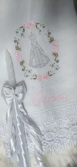 Toalha Batizado Linho Nossa Senhora Delicado + Vela