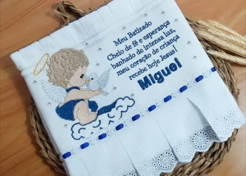 Toalha bordada batizado