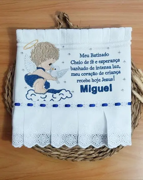 Toalha bordada batizado