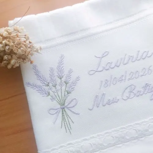 Toalha Bordada Batizado Ramos de Lavanda Delicado