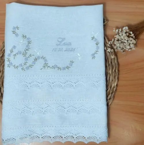 Toalha Linho Delicado Batizado Bordado Floral com Pomba