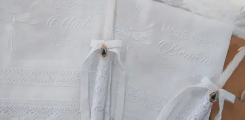 Toalha Linho Espírito Santo Nossa Senhora + Vela Batizado