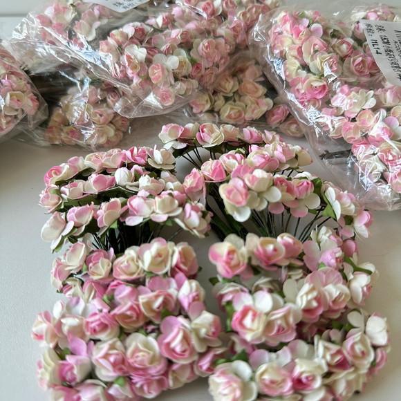 144 Unidades Mini Flores de Papel 1,5cm