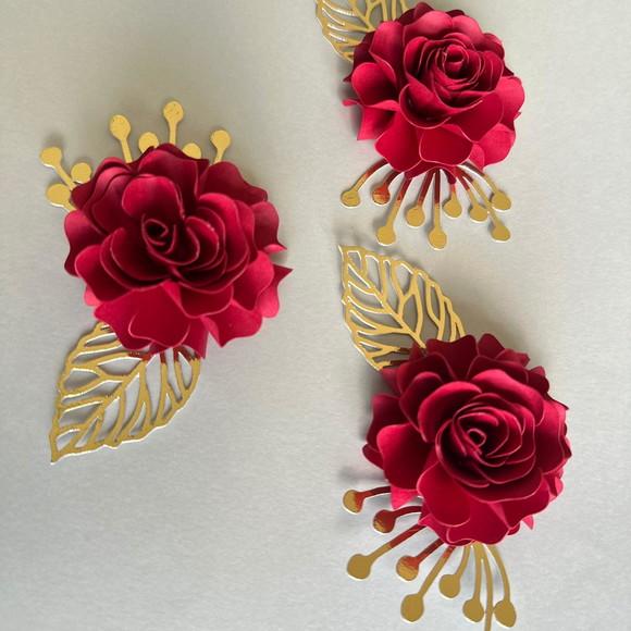 Flor de Papel com Folhas para Topo de Bolo