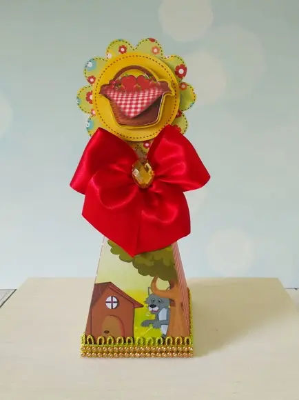 caixa chapeuzinho vermelho piramide