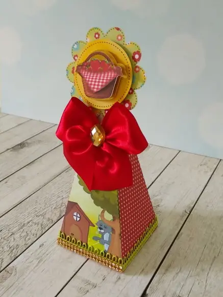 caixa chapeuzinho vermelho piramide
