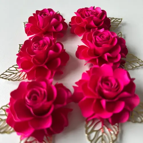 Flor de Papel com Folhas para Topo de Bolo