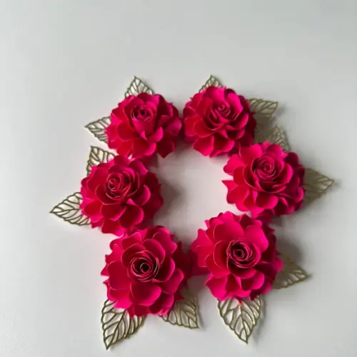 Flor de Papel com Folhas para Topo de Bolo