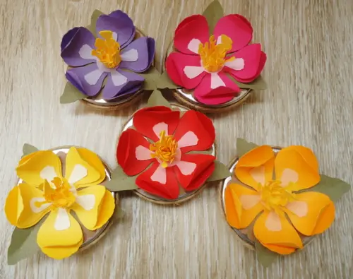 Latinha com Flor de Hibisco