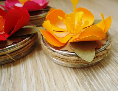 Latinha com Flor de Hibisco