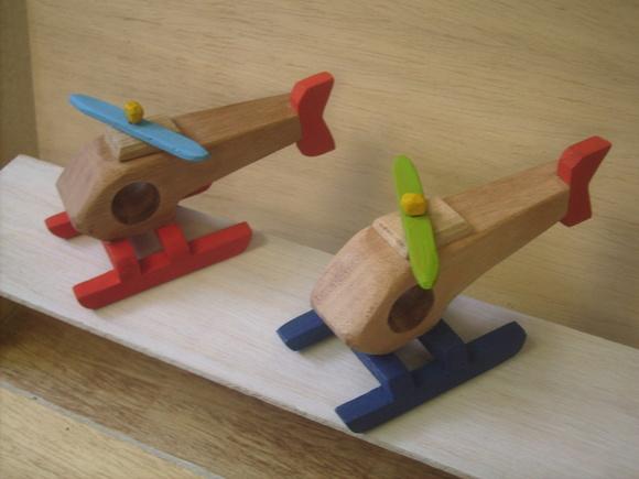 1 Helicóptero de Madeira- Modelo Esquilo